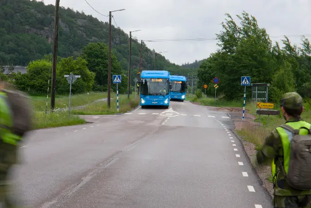 064447