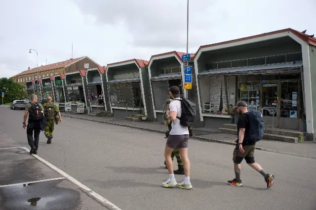 105721